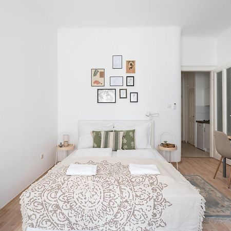 Gleaming Wise Studio Apartment Budapest Bagian luar foto