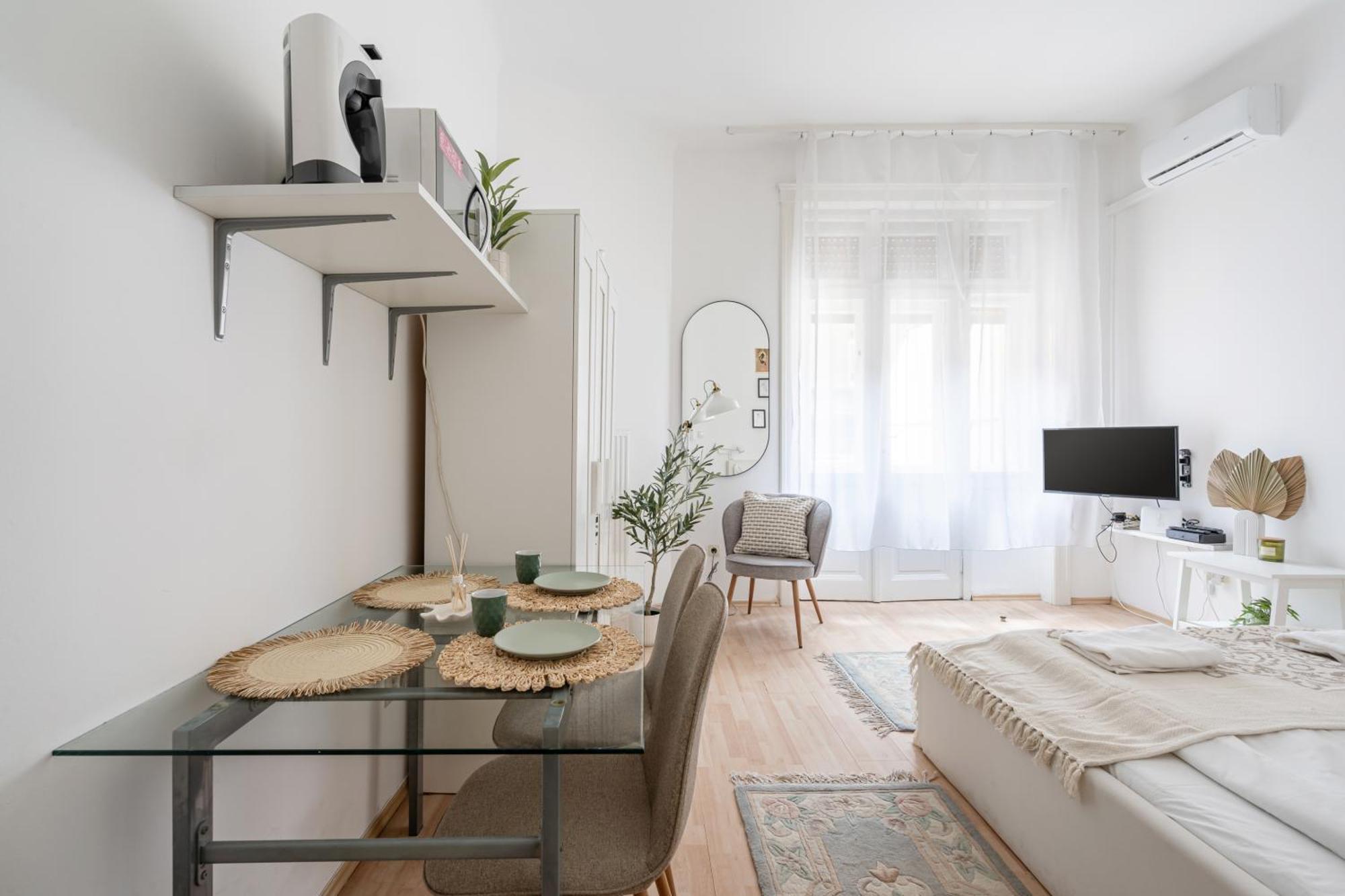 Gleaming Wise Studio Apartment Budapest Bagian luar foto