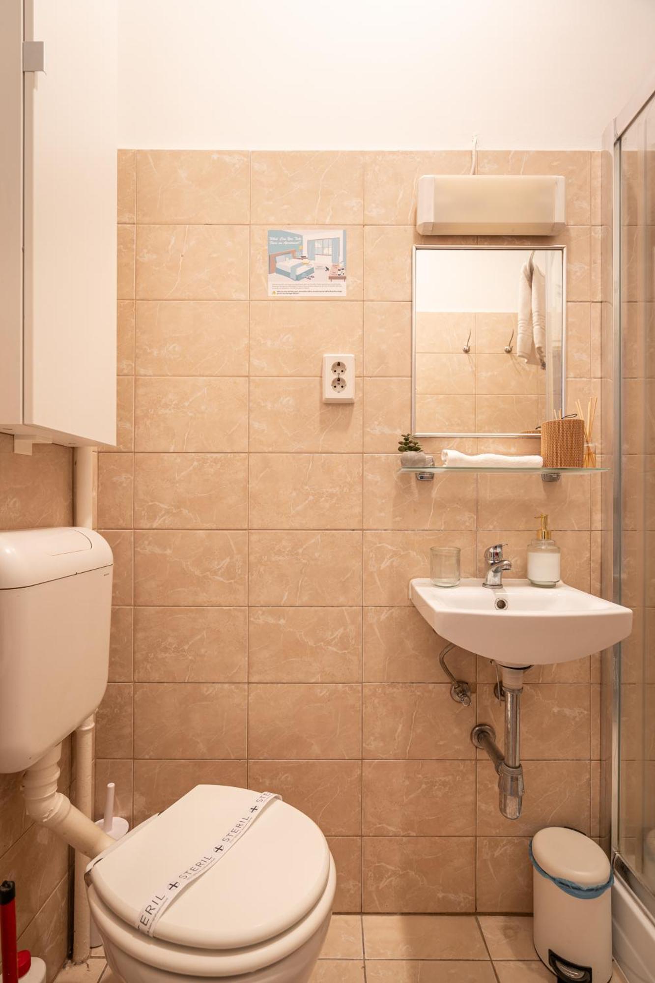 Gleaming Wise Studio Apartment Budapest Bagian luar foto